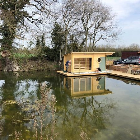 The Kestrel Shepherd Hut, Whitehouse Farm Стоумаркет Екстер'єр фото